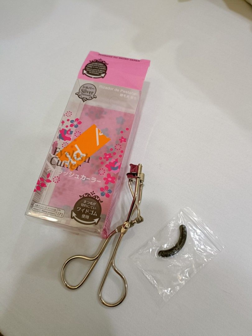 Daiso eyelash curler, Beauty & Personal Care, Face, Makeup on Carousell