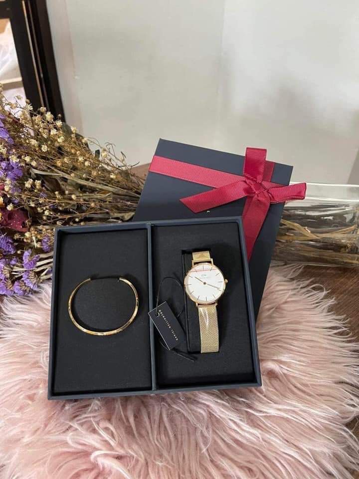 Daniel wellington watch with bangle best sale