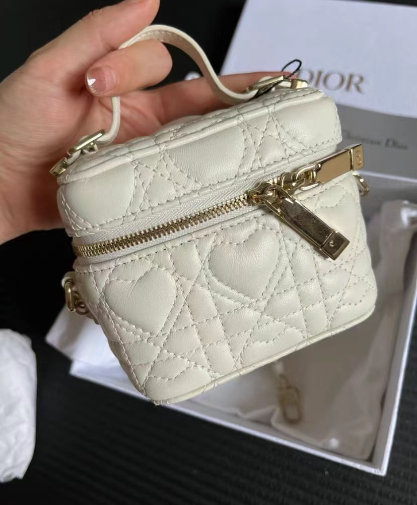 Dior Micro Vanity Bag - What actually fits?👀