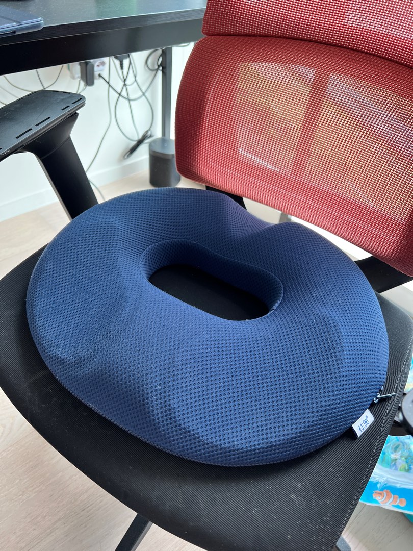 Donut memory foam cushion postpartum haemorroids piles, Babies & Kids