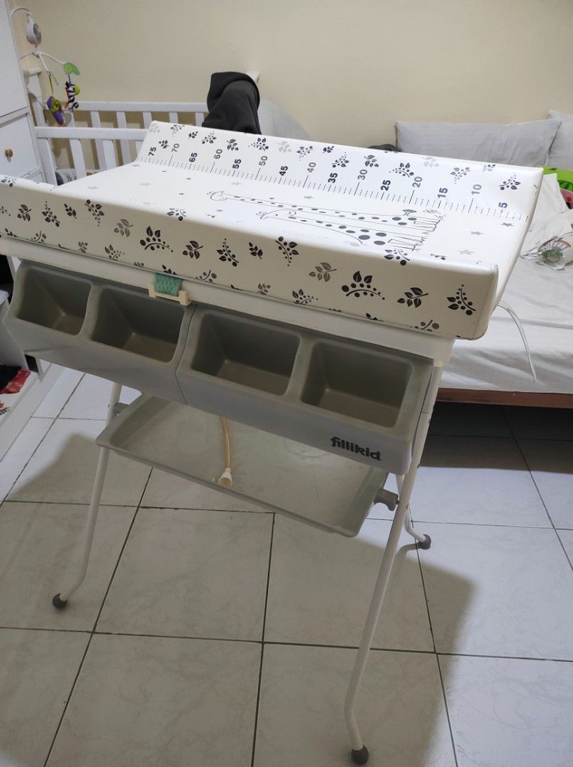 Fillikid baby bath and changing table giraffe