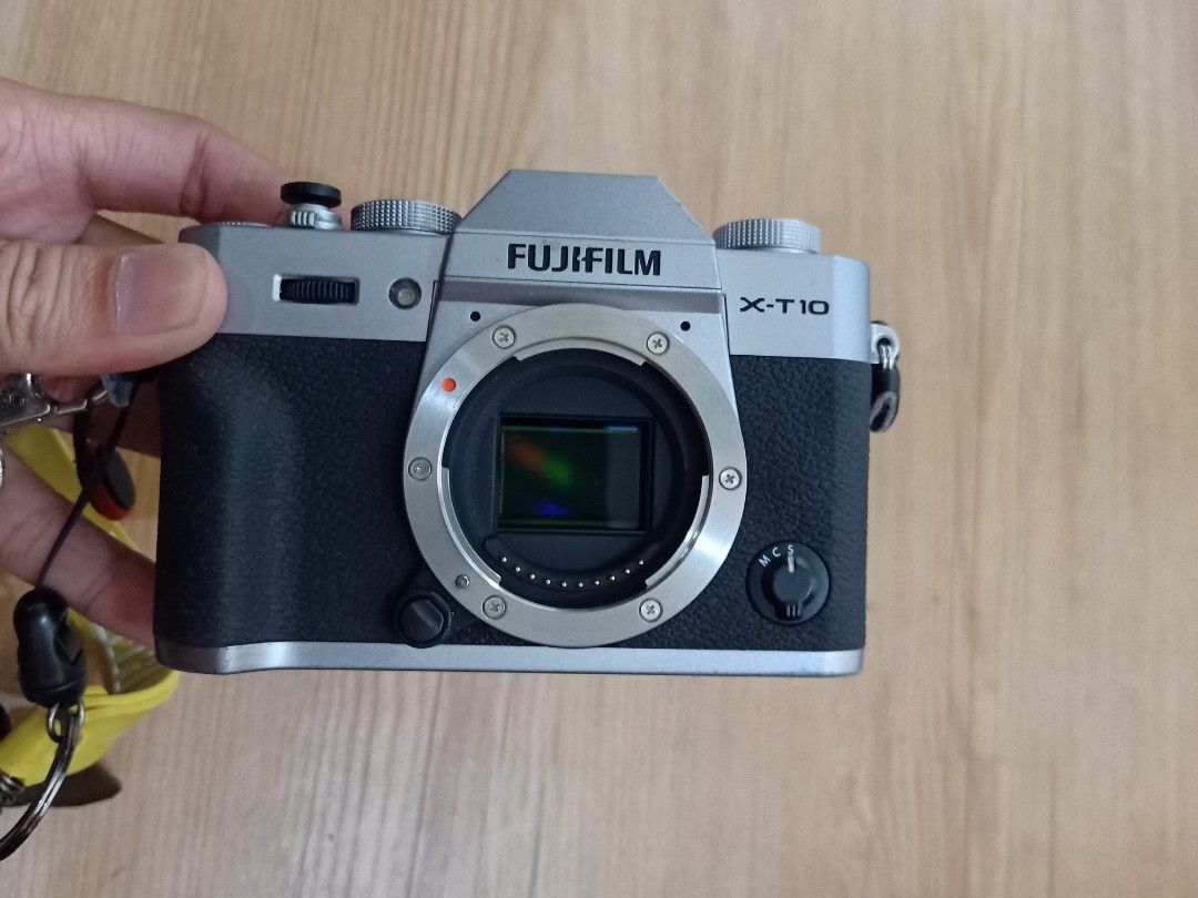 Fujifilm XT10 mirrorless + lensa fix XF 35mm dan lensa kits XC16mm