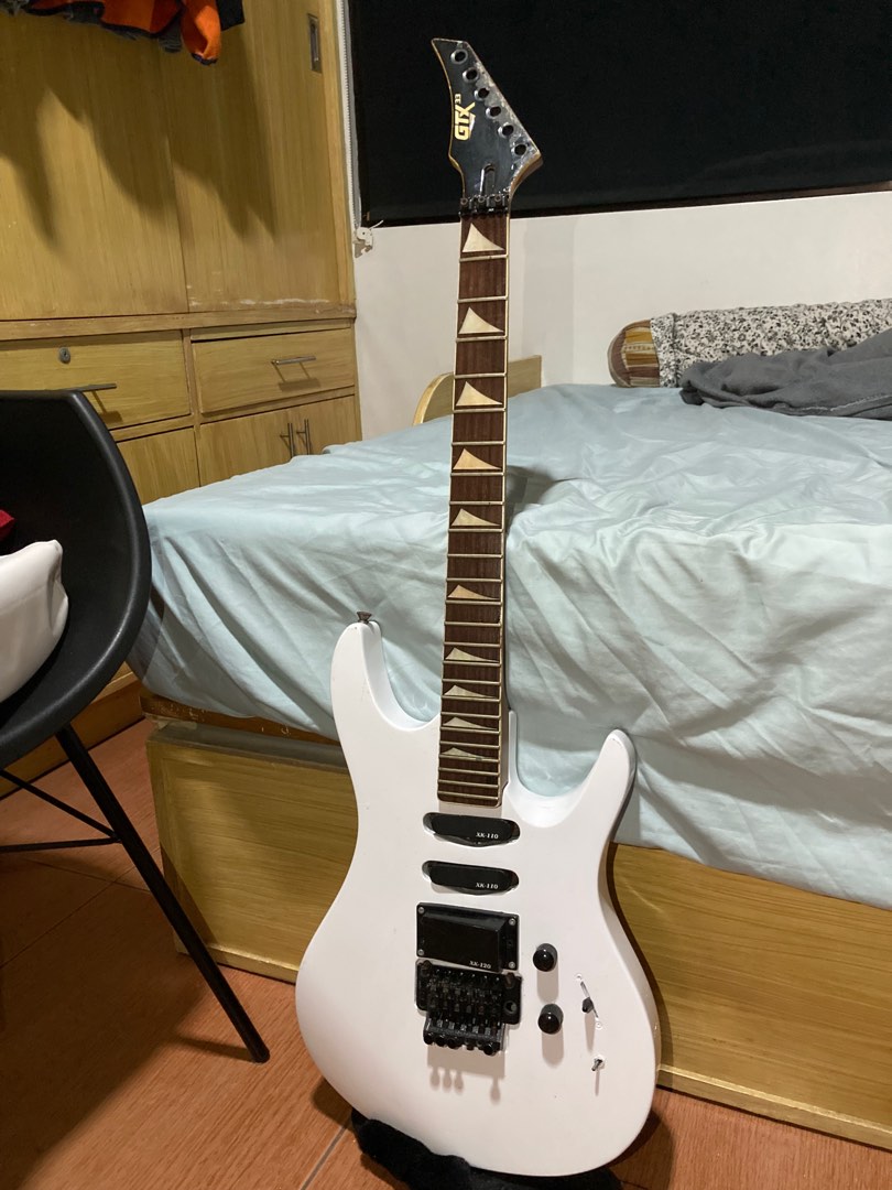 Gtx 33 Guitar, Hobbies & Toys, Music & Media, Musical Instruments on