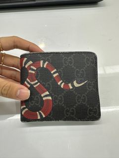gucci snake bi fold GG supreme wallet