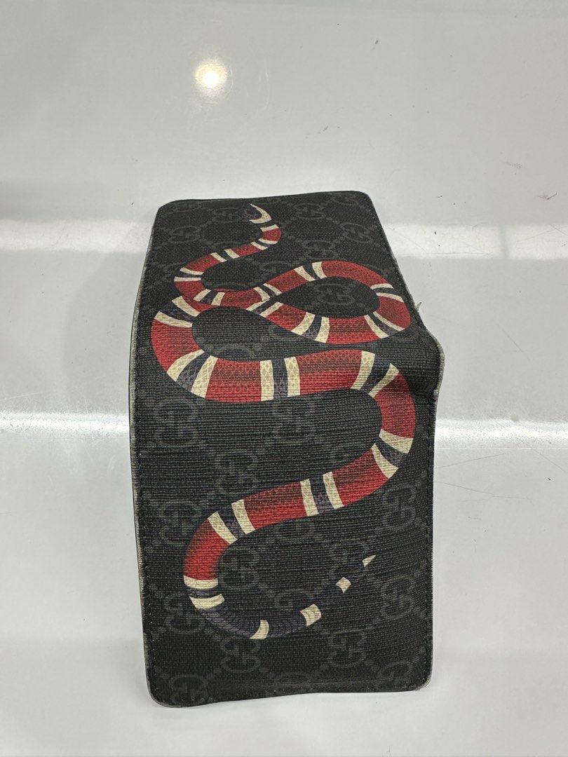 gucci snake bi fold GG supreme wallet
