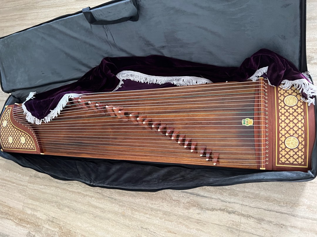 Guzheng dunhuang, Hobbies & Toys, Music & Media, Musical Instruments on