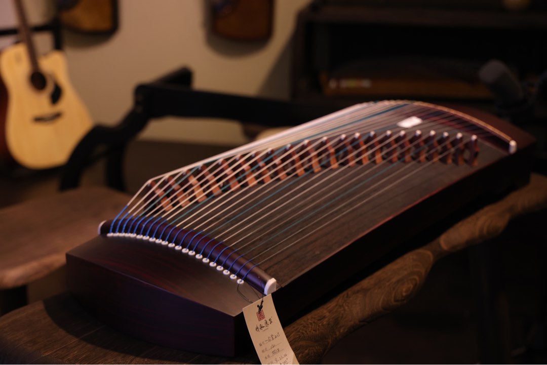 Guzheng small mini guzhen gu zheng, Hobbies & Toys, Music & Media