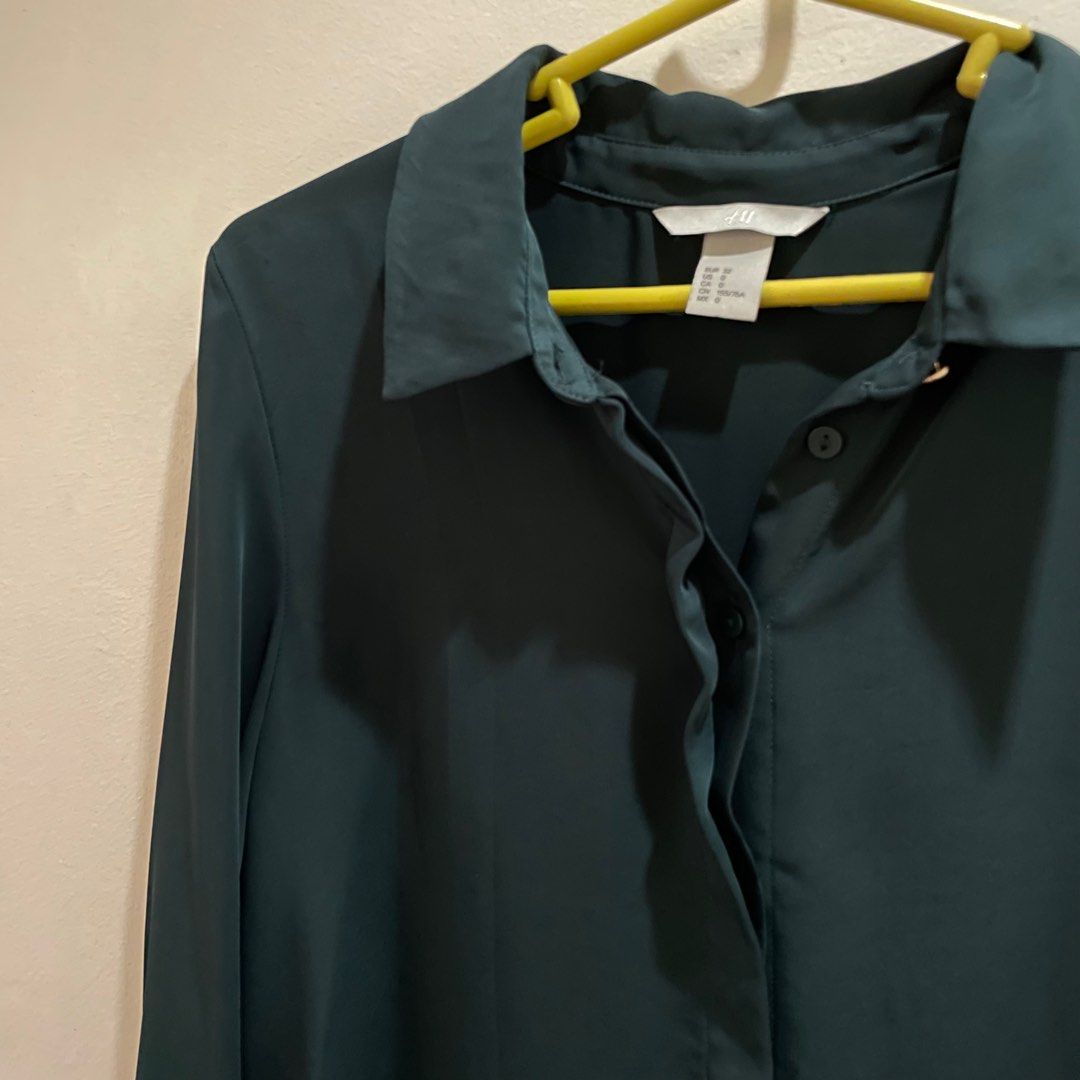 H&M Longsleeves Button Up (Category: Longsleeves) located in Muntinlupa City. Submitted by krishmal (Listing ID 1195182448, Image 2). Description: - Dark blue green color - Fits XS-S - Great for office wear.
