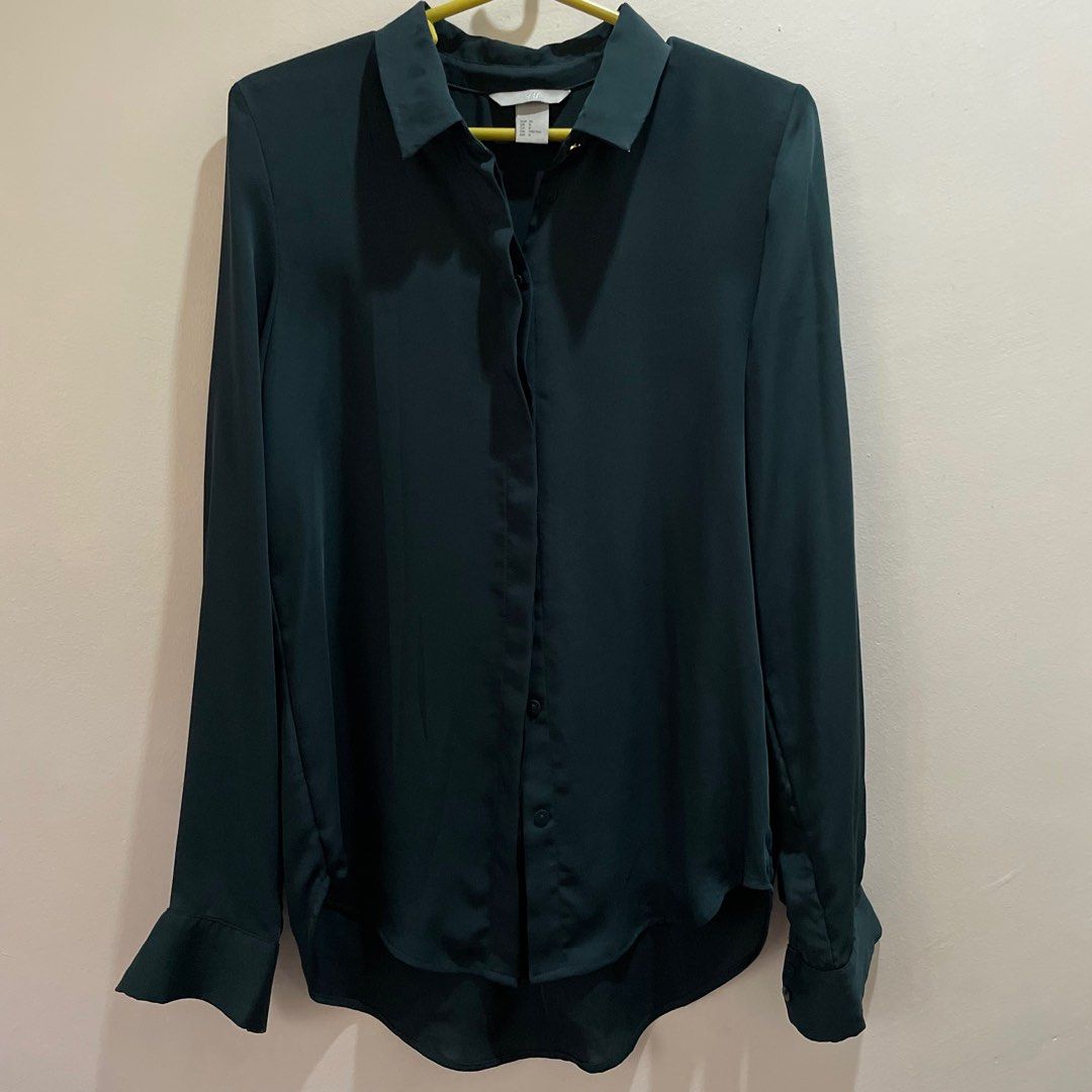 H&M Longsleeves Button Up (Category: Longsleeves) located in Muntinlupa City. Submitted by krishmal (Listing ID 1195182448, Image 1). Description: - Dark blue green color - Fits XS-S - Great for office wear.