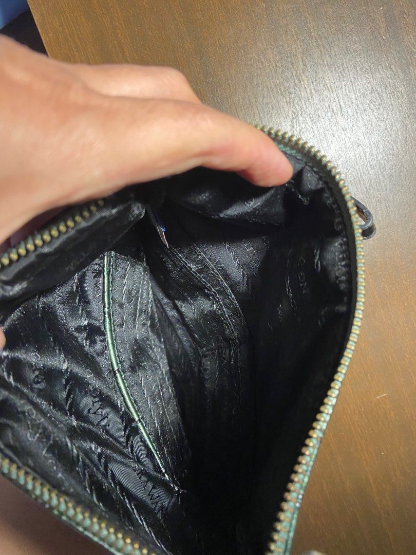 Jade Green Clutch bag (Category: Luxury Bags & Wallets) located in Makati City. Submitted by maryclaire72 (Listing ID 1195277102, Image 3). Description: No issue * Still in excellent condition * Brand Vera Wang * So gorgeous. * Can be a clutch bag / wrist bag ( for casual or formal used) .