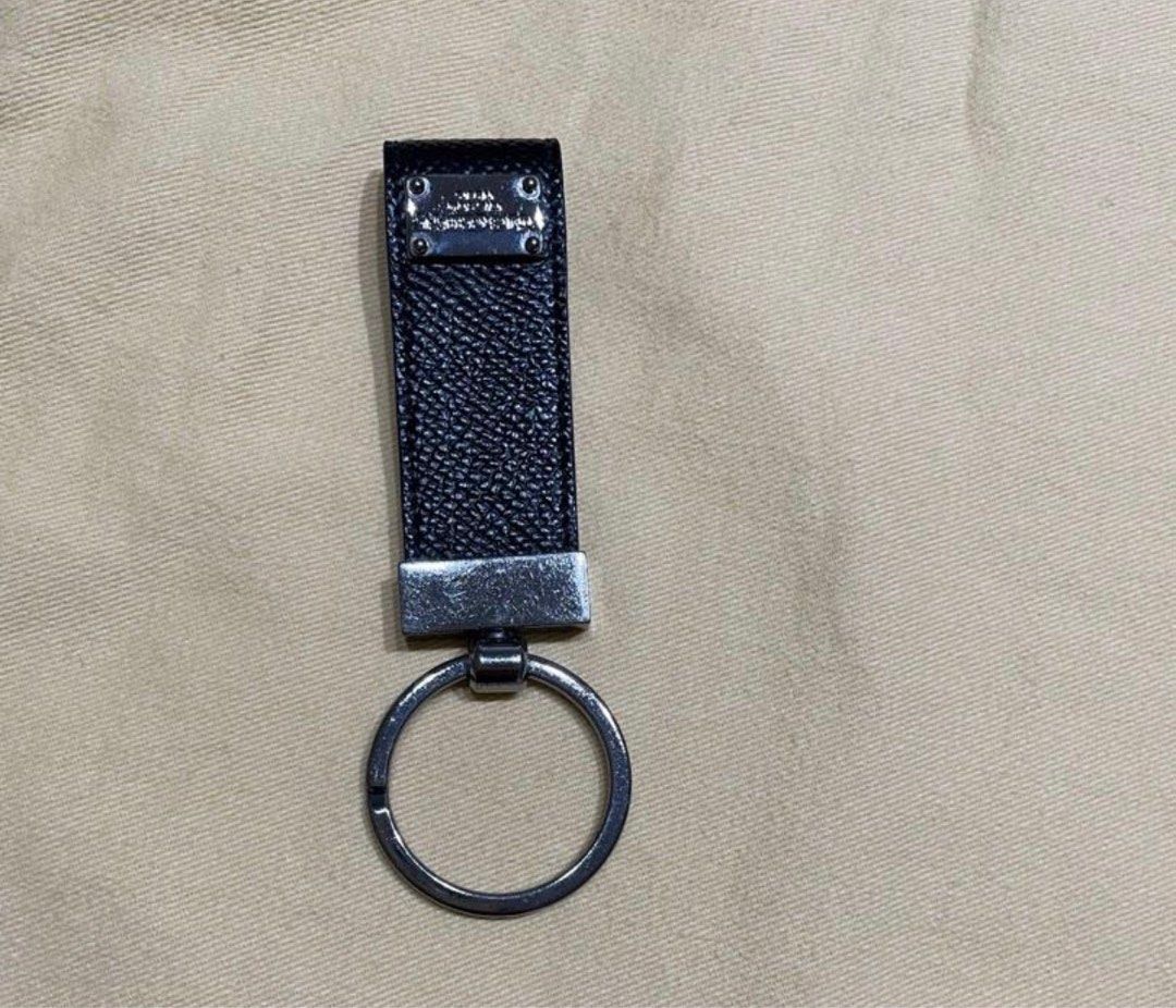 Key ring (Category: Accessories) located in Singapore. Submitted by dng5ve (Listing ID 1195192133, Image 1). Description: D&G Item itself only $60 Cash n carry .