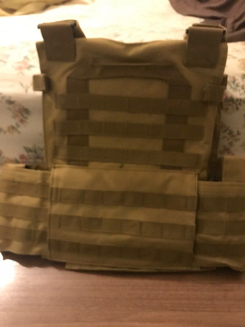 Khaki Tactical Vest, Men's Fashion, Coats, Jackets and Outerwear on