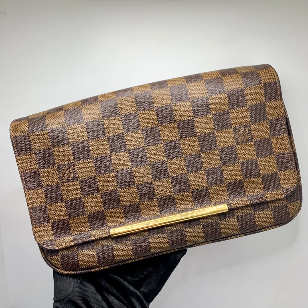 Louis Vuitton Hoxton GM, Luxury, Bags & Wallets on Carousell
