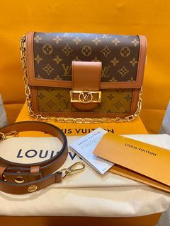 READY STOCK💯% AUTHENTIC LOUIS VUITTON DAUPHINE MM MONOGRAM CANVAS, Women's  Fashion, Bags & Wallets, Purses & Pouches on Carousell