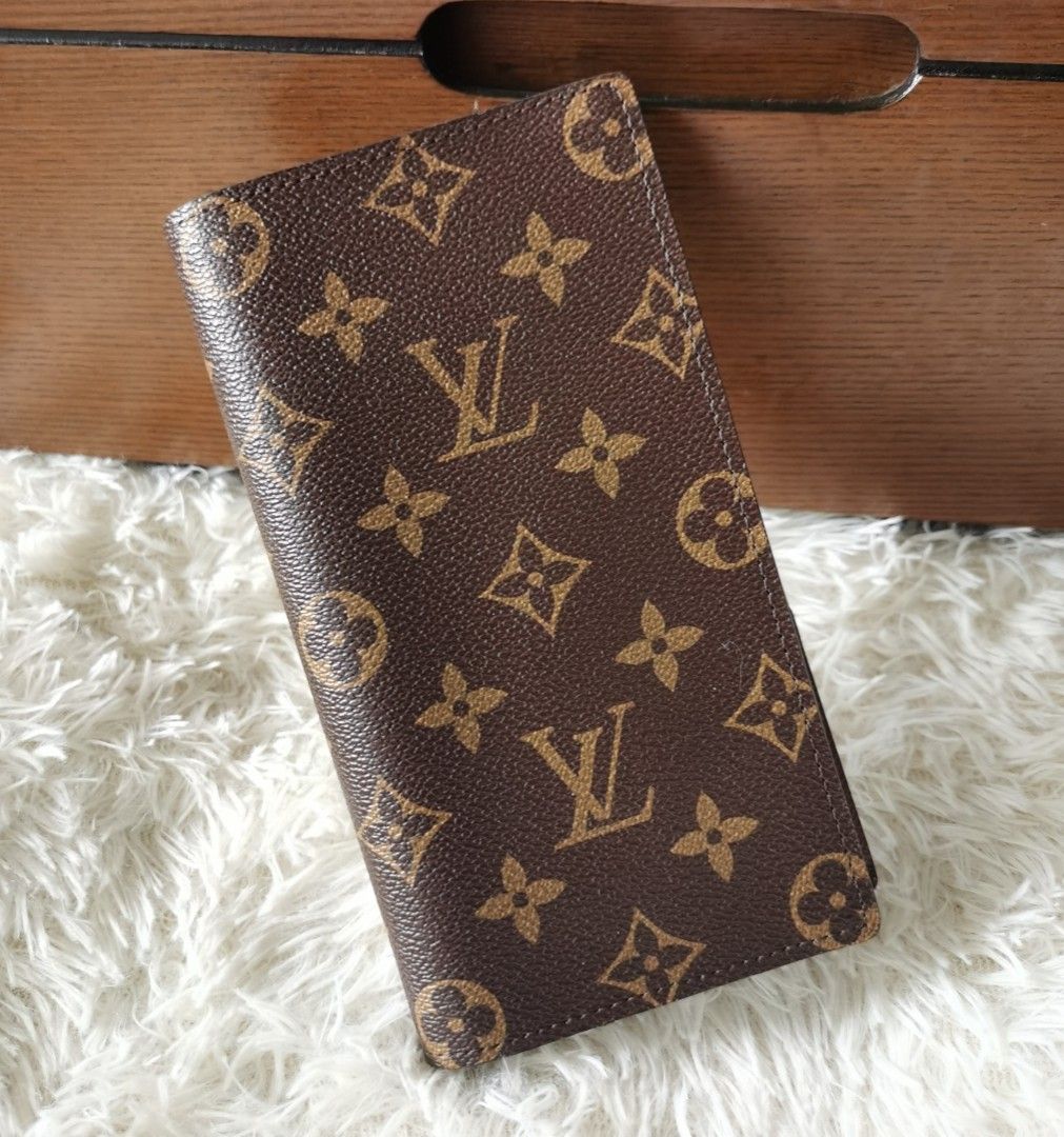 Authentic Louis Vuitton LV Damier Long Wallet, Luxury, Bags & Wallets on  Carousell