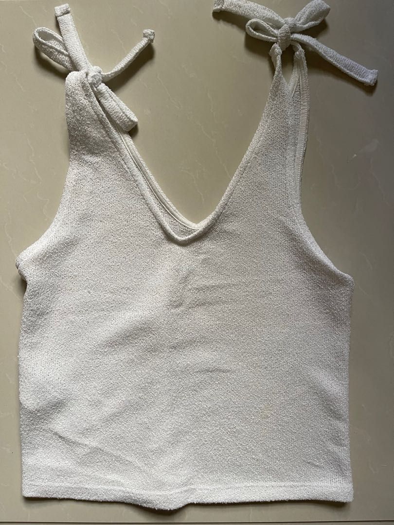 Mango White Textured Tie Knot Sleeveless Top (Category: Sleeveless) located in Quezon City. Submitted by needtodeclutterpls (Listing ID 1195188909, Image 2). Description: Beautiful textured top! No flaws, no yellowing or stains. Size S-XS RFS: decluttering.