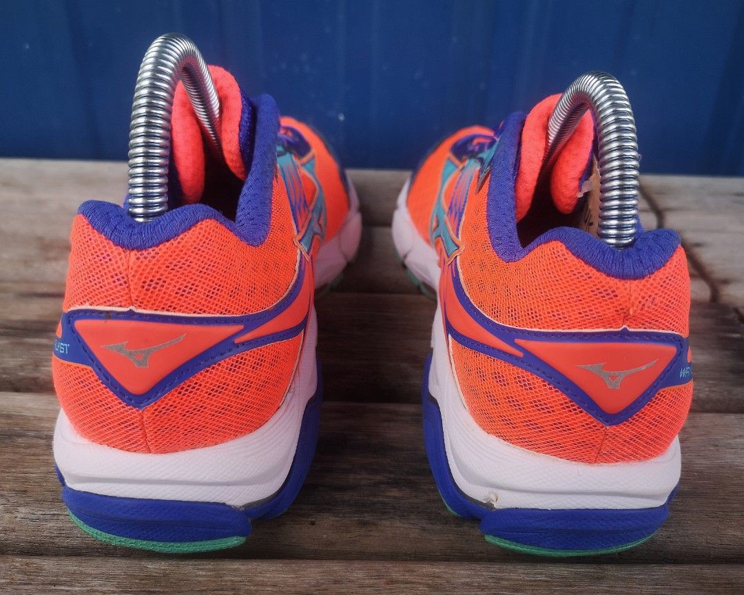 mizuno wave catalyst