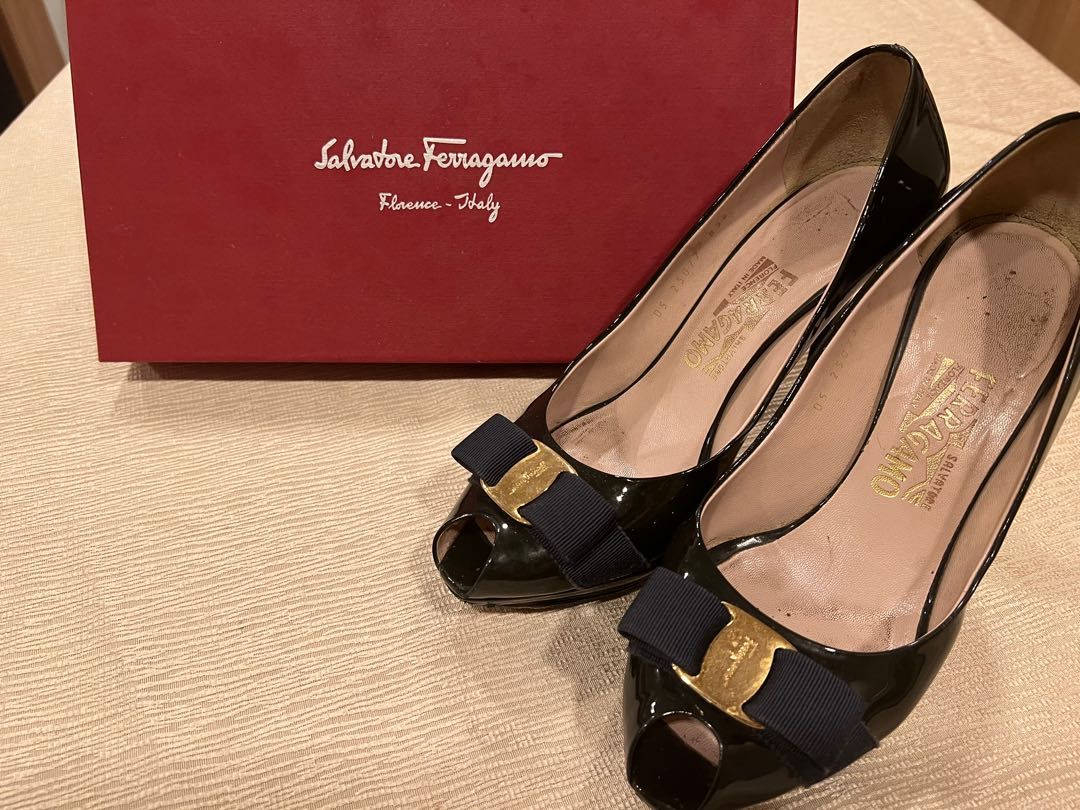 Salvatore ferragamo outlet heels sale
