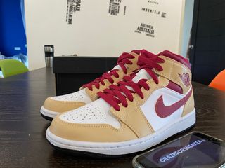 (Category: ) located in . Submitted by crazeforsneaker (Listing ID 1195262982, Image 1). Description: .