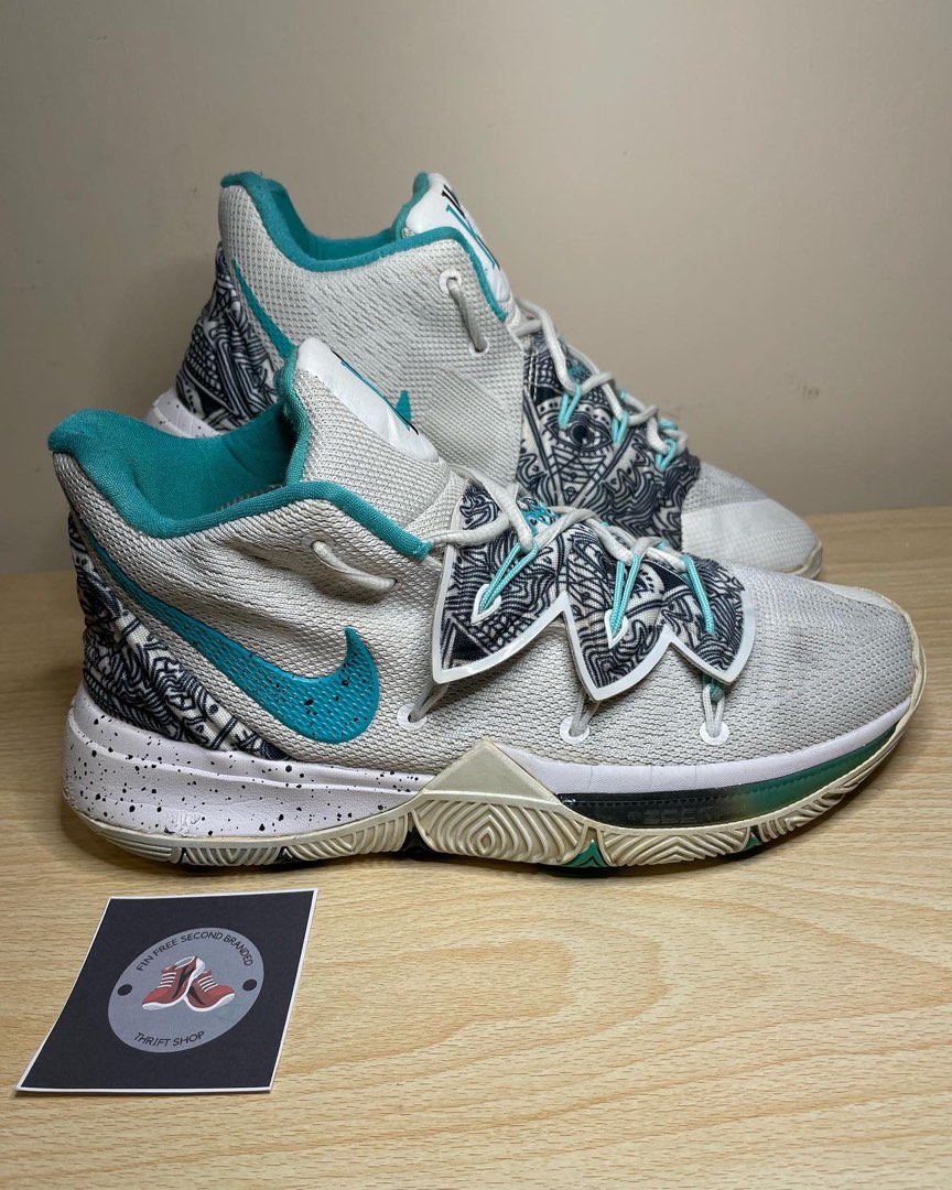 Nike Kyrie 5 Fesyen Pria Sepatu Sneakers di Carousell