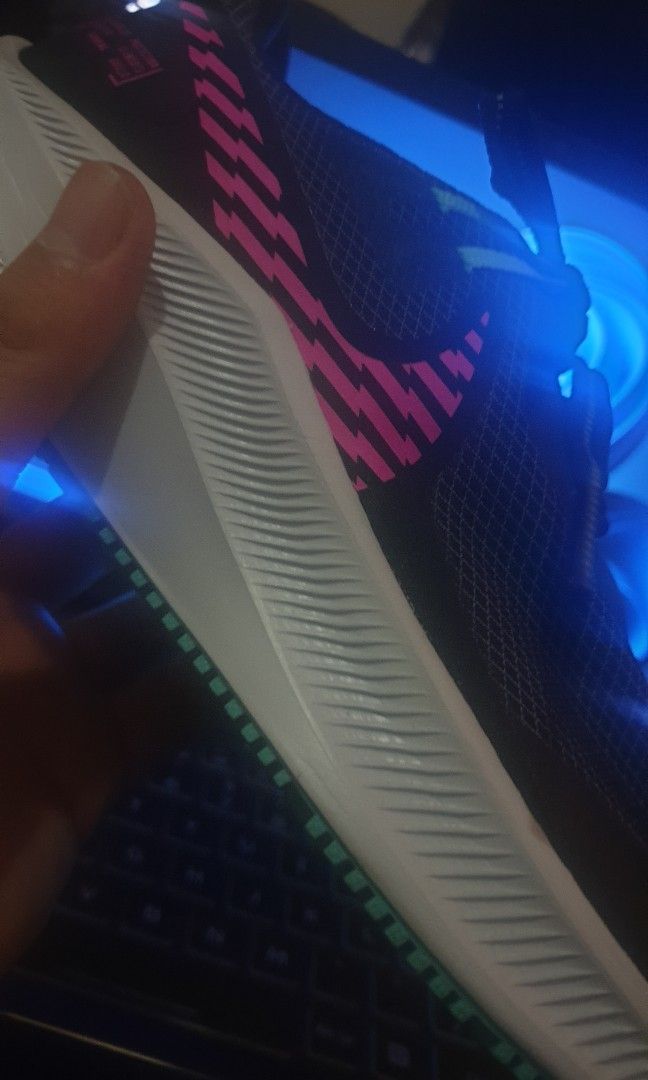 wmns nike quest 3 shield