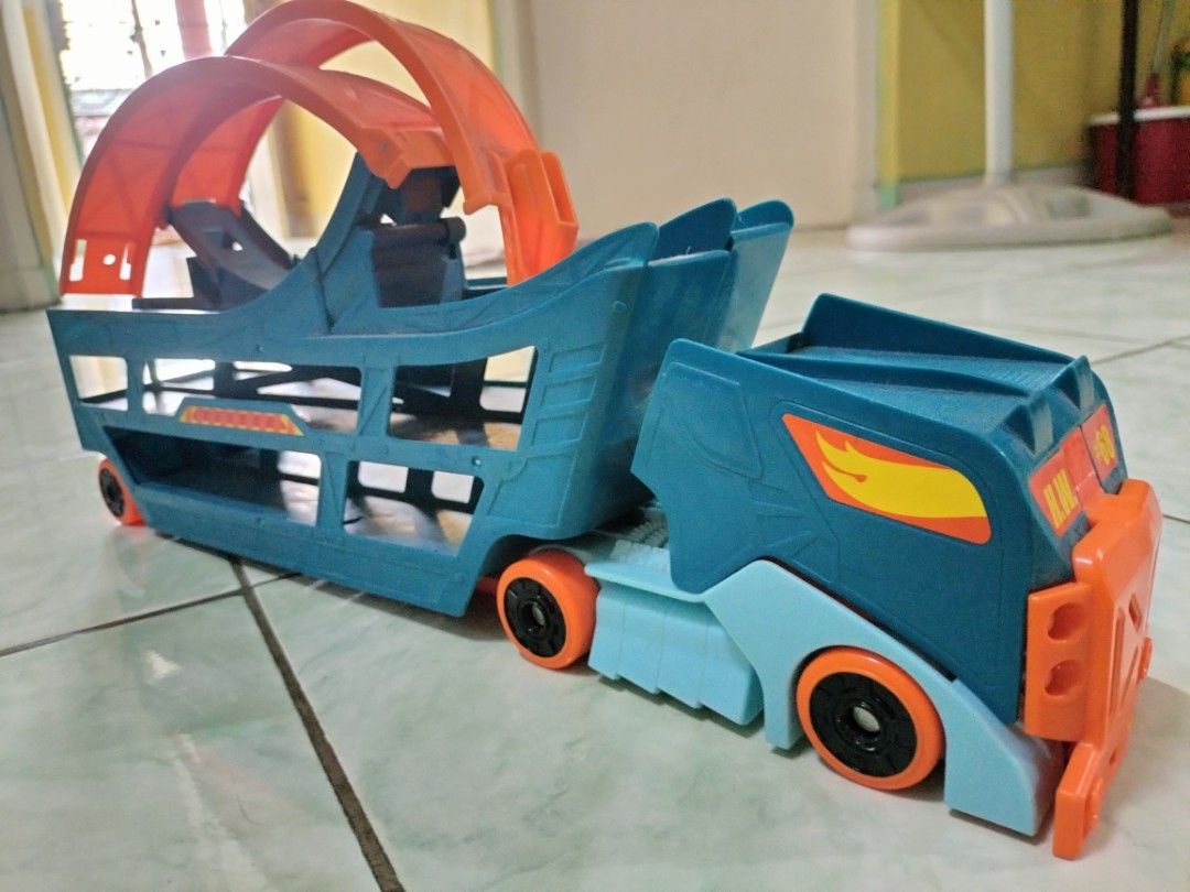 ORIGINAL HOTWHEELS TRUCK CARRIER & LOOP, Toys & Collectibles, Mainan di