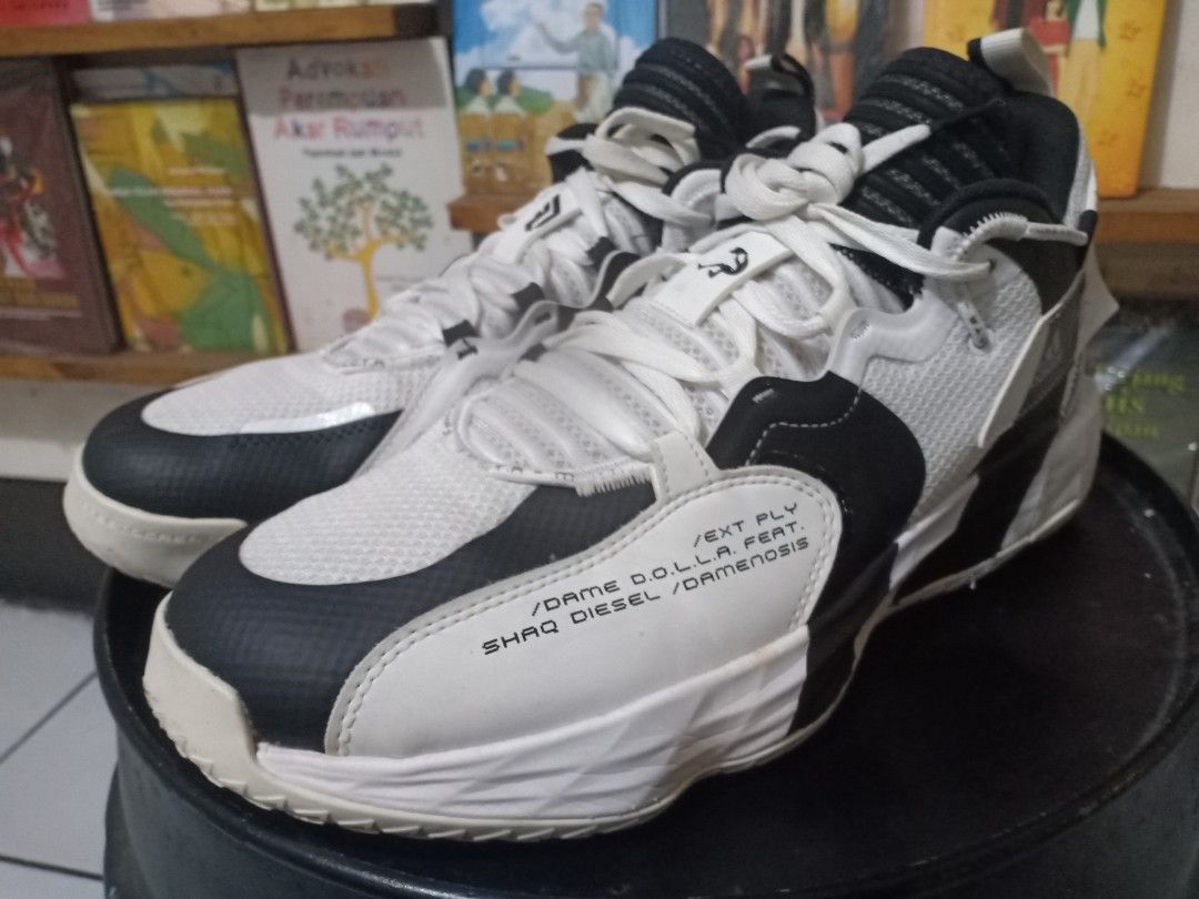 Reebok Shaq x Adidas Dame, Fesyen Pria, Sepatu Sneakers di Carousell