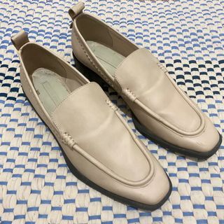 Sepatu loafers charles & keith