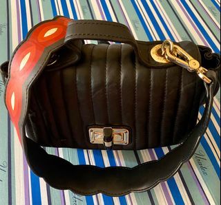 Dissona shoulder bag Genuine leather 33 by 30cm Sh.1400 Sold🌸🌼🌸