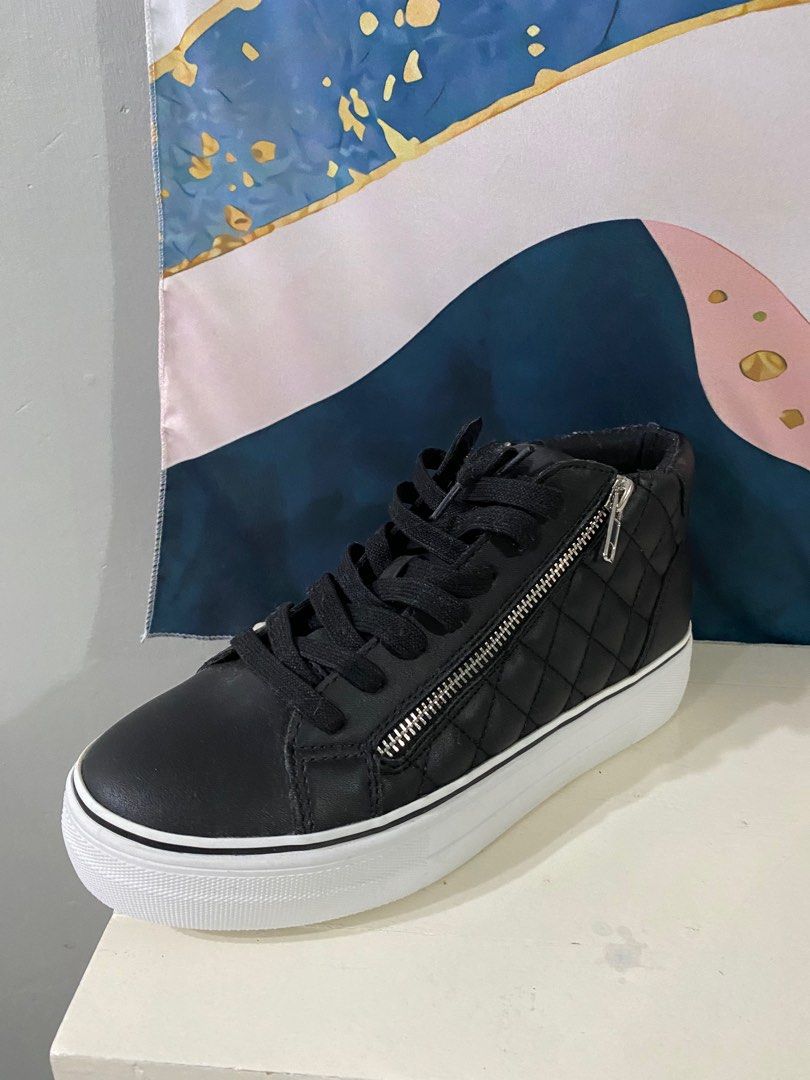 steve madden gryphon q black