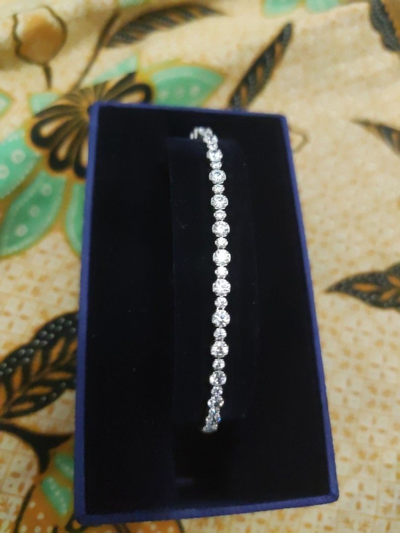Swarovski bracelet trilogy best sale