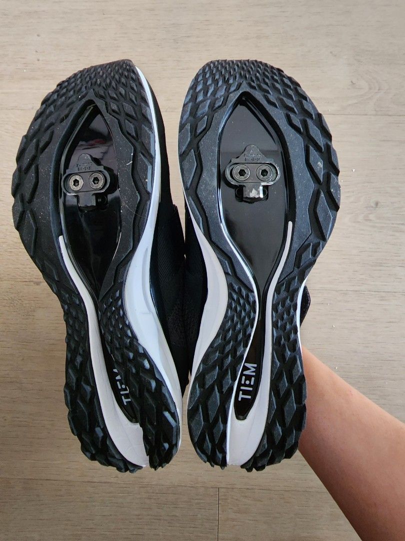 Tiem spinning shoes with cleats included