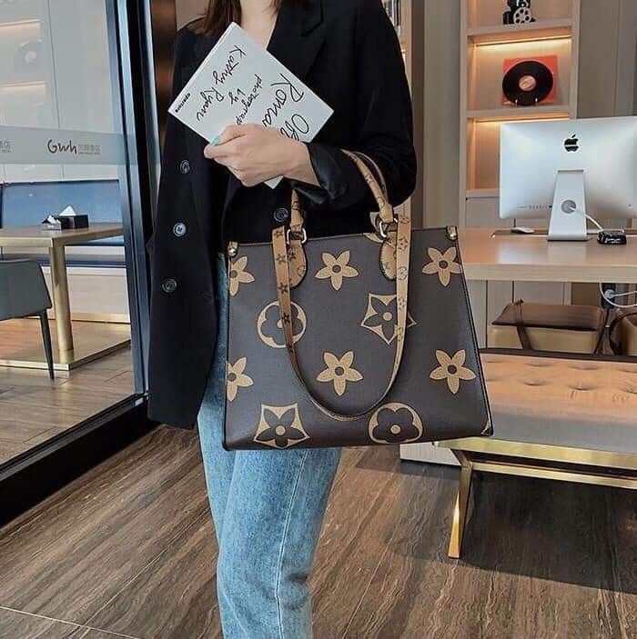 Louis Vuitton canvas tote bag, Women's Fashion, Bags & Wallets, Tote Bags  on Carousell