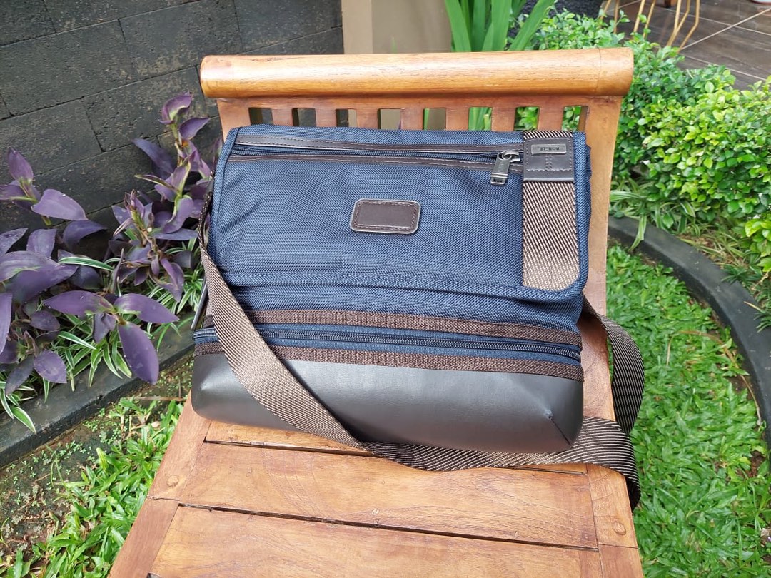 Tumi glenview expandable crossbody deals