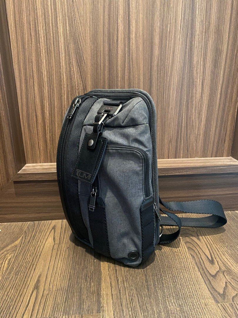 Tumi morado discount sling bag