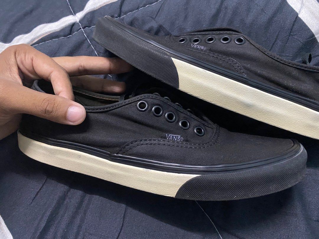 Black vans gum bumper discount