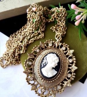 Vintage Gold Tone Cameo
