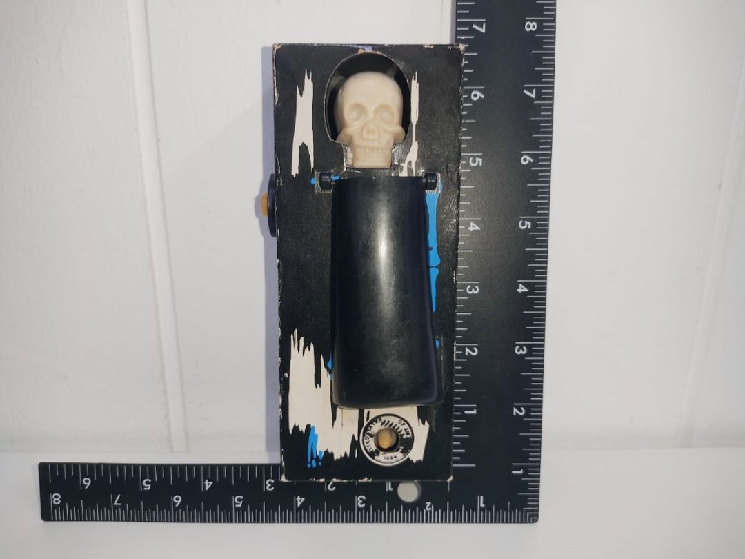 VINTAGE MECHANICAL WIND UP SKELETON COFFIN BANK COIN GRABBER, Hobbies