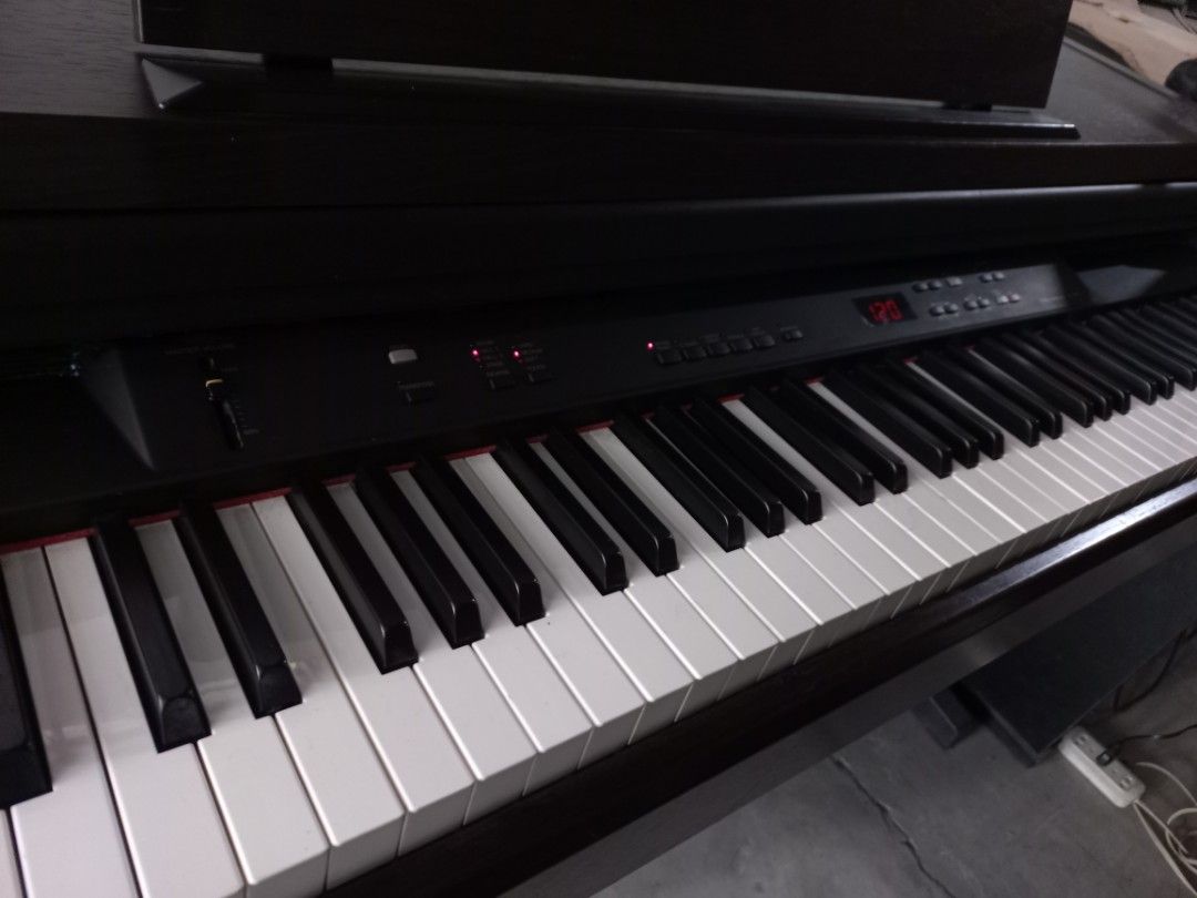 Yamaha Clavinova CLP820 Weighted 88Key Digital Piano, Hobbies & Toys