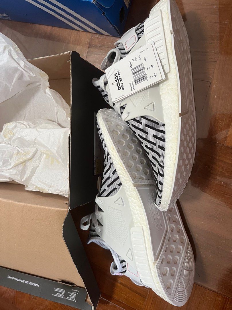 Nmd xr1 zebra hot sale on feet