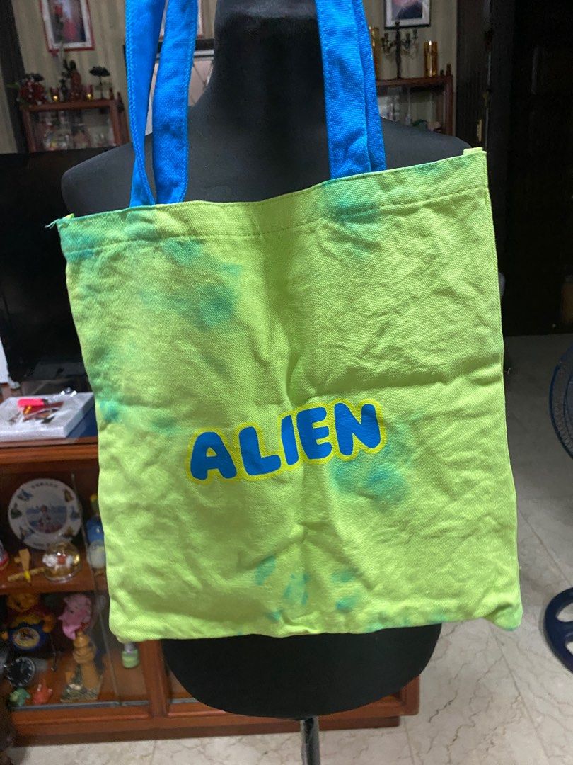 Alien shoulder bag Miniso (Category: Shoulder Bags) located in Quezon City. Submitted by wavedra (Listing ID 1195483378, Image 2). Description: .