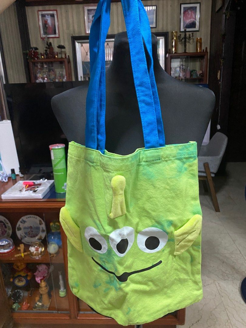 Alien shoulder bag Miniso (Category: Shoulder Bags) located in Quezon City. Submitted by wavedra (Listing ID 1195483378, Image 1). Description: .