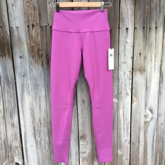 Alo Airlift Capri - size M, Women's Fashion, Activewear on Carousell