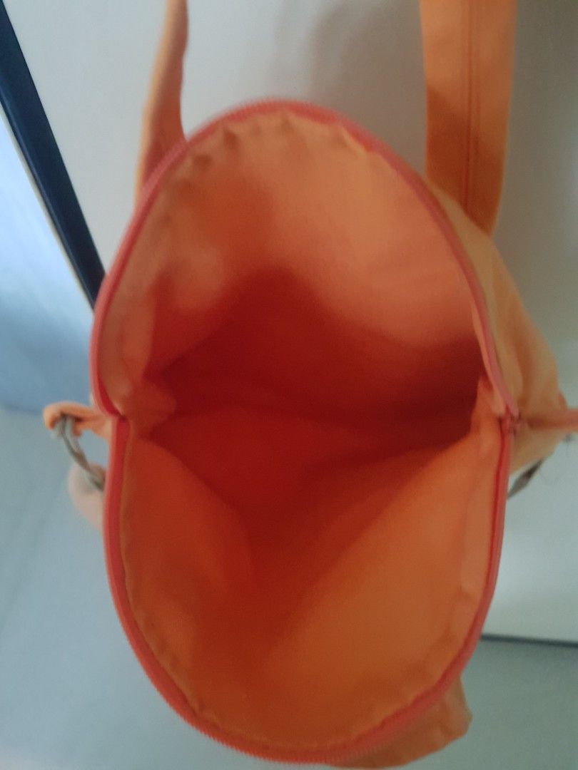 Bag (Category: Purses & Pouches) located in Singapore. Submitted by purple_wig (Listing ID 1195481221, Image 4). Description: Cute cat design handbag for all ages.