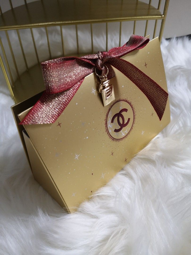 Chanel limited edition gold christmas 2022 packaging gift bag box