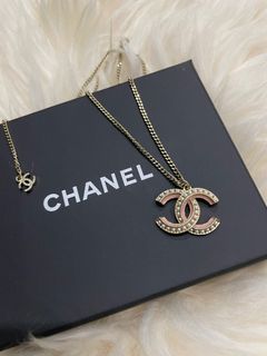 Chanel pearl necklace (authentic)