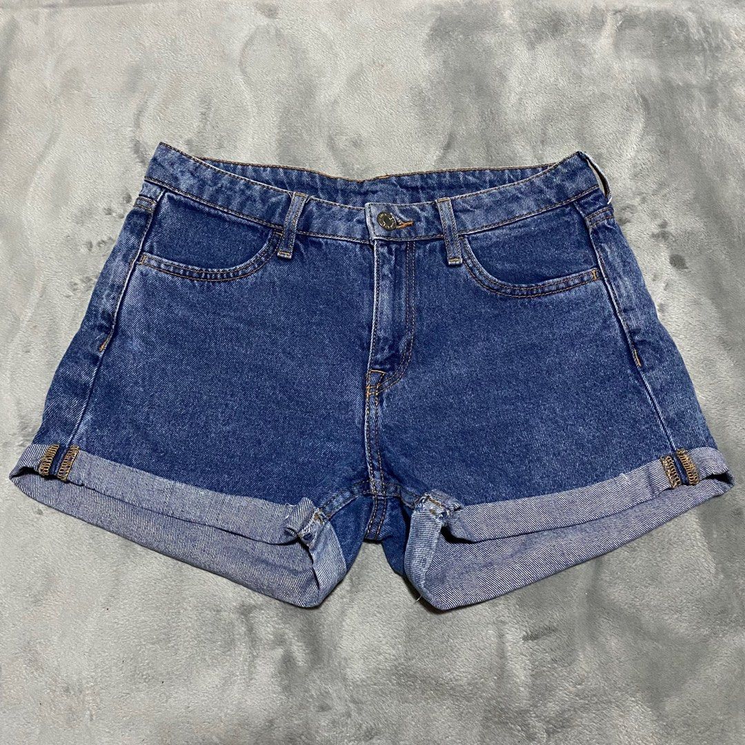 h&m denim shorts (Category: Shorts) located in Quezon City. Submitted by declutterwithmissa (Listing ID 1195590551, Image 2). Description: ☁️ worn less than five times ☁️ original h&m.