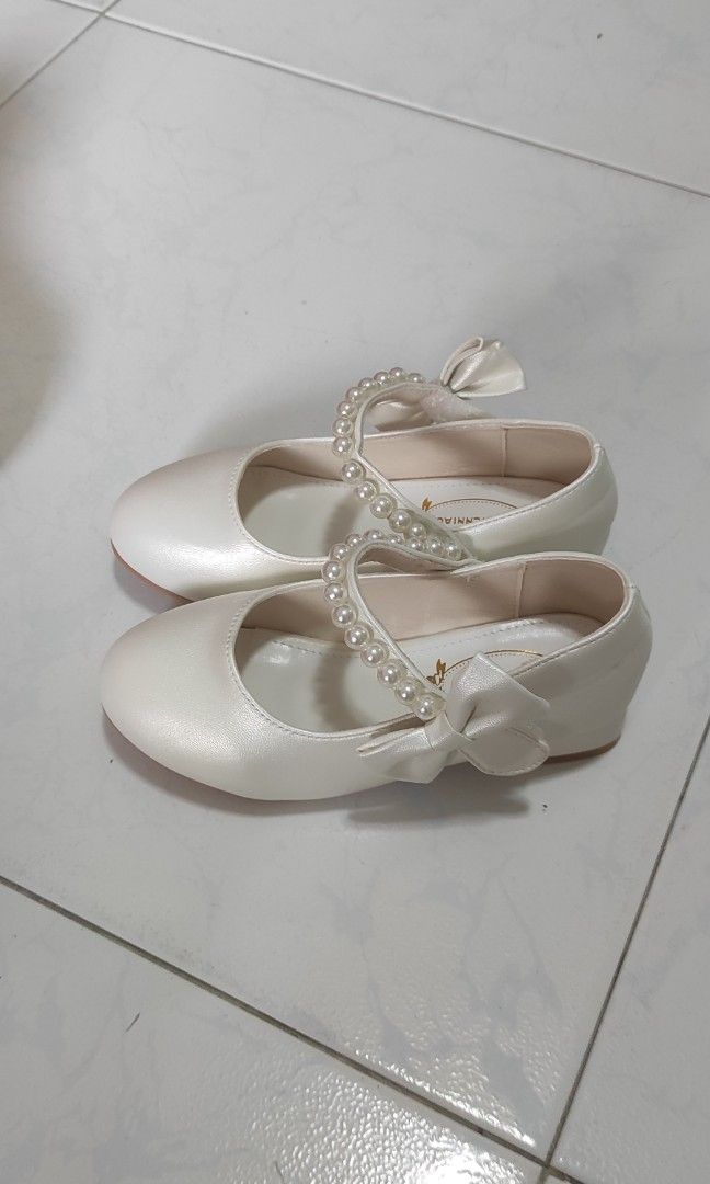 Skechers hotsell flower girl