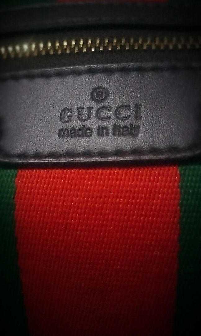 Gucci doctor bag (Category: Luxury Bags & Wallets) located in Manila. Submitted by darinpadilla29 (Listing ID 1195578492, Image 3). Description: top grade Gucci used twice or thrice rubber lining very good hardware is still gold.