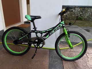 Kids Bicycle, basic. Needs fixing.